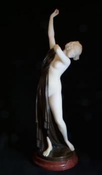 Nude Figure - alabaster, bronze - E. Seger  slévárna K. Ksionsek Berlin - 1905