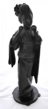 Bronze statue of Geisha - Geuriusai Seya
